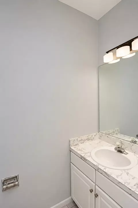 Bath - 5559 Elizabeth Pl, Rolling Meadows, IL 60008 photo 1 of 5