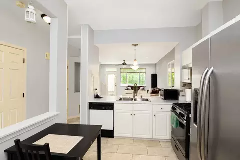 Kitchen - 5559 Elizabeth Pl, Rolling Meadows, IL 60008 photo 3 of 3