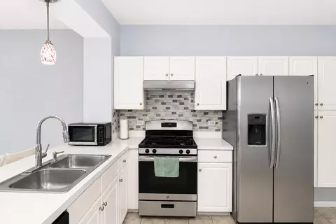 Kitchen - 5559 Elizabeth Pl, Rolling Meadows, IL 60008 photo 1 of 3
