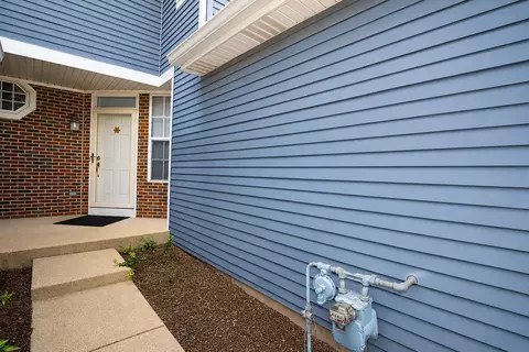 Exterior - 5559 Elizabeth Pl, Rolling Meadows, IL 60008 photo 2 of 4