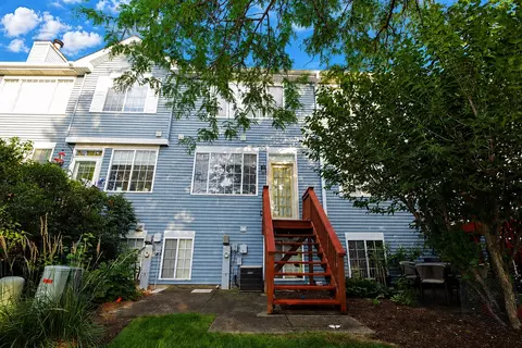 Exterior - 5559 Elizabeth Pl, Rolling Meadows, IL 60008 photo 3 of 4