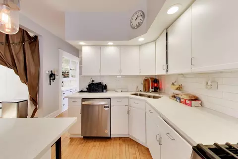 Kitchen - 3307 N Oakley Ave, Chicago, IL 60618 photo 3 of 5