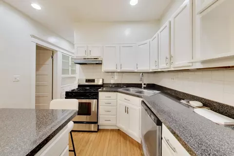 Kitchen - 3307 N Oakley Ave, Chicago, IL 60618 photo 4 of 5
