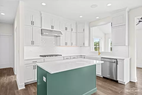 Kitchen - 3527 S Riding Rdg, Elgin, IL 60124 photo 3 of 5