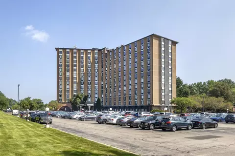 1 Renaissance Pl #302, Palatine, IL 60067