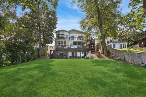 19108 W Lake View Ave, Mundelein, IL 60060