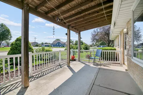Exterior - 7840 W 76th St, Bridgeview, IL 60455 photo 2 of 5