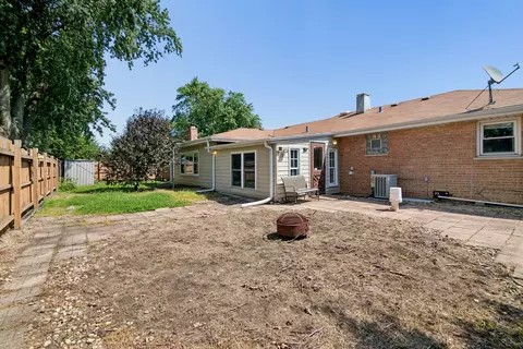 Exterior - 7840 W 76th St, Bridgeview, IL 60455 photo 3 of 5