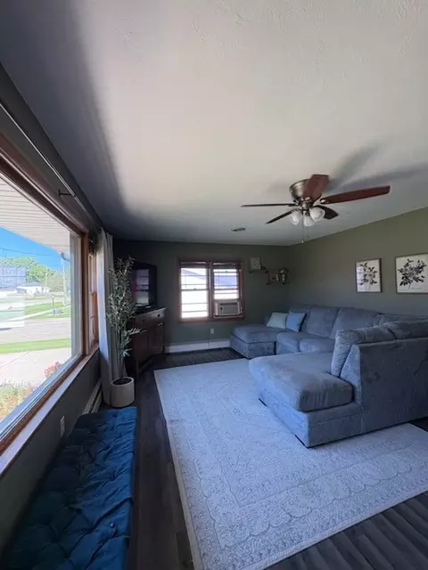 Living - 530 E 3rd St, Lockport, IL 60441 photo 1 of 5