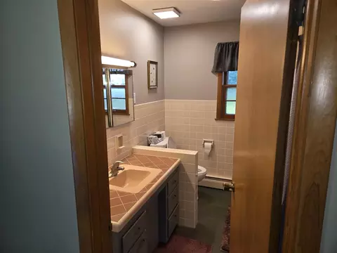 Bath - 530 E 3rd St, Lockport, IL 60441 photo 1 of 1