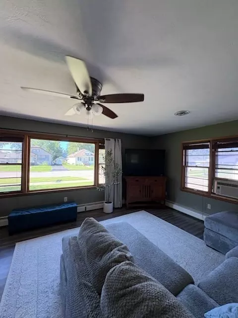 Living - 530 E 3rd St, Lockport, IL 60441 photo 2 of 5