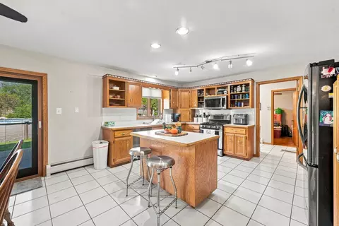 Kitchen - 19620 Kevin Ln, Mokena, IL 60448 photo 2 of 3
