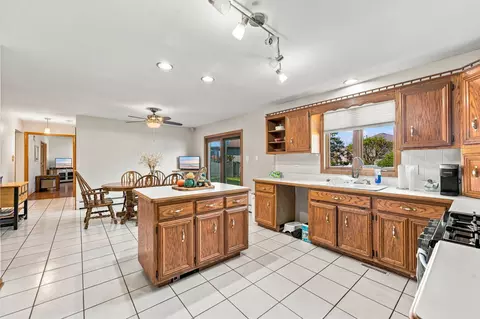 Kitchen - 19620 Kevin Ln, Mokena, IL 60448 photo 3 of 3