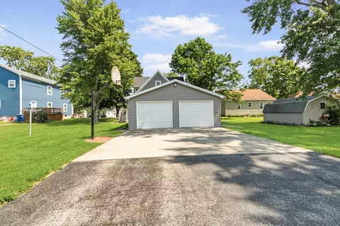 Exterior - 320 Walnut St, Minonk, IL 61760 photo 7 of 8