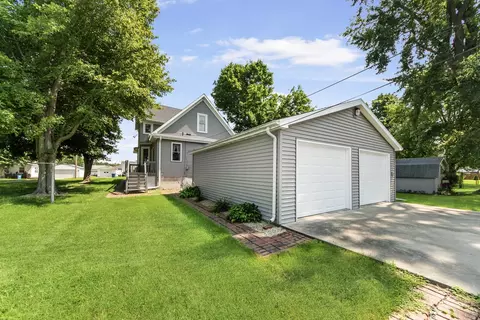 Exterior - 320 Walnut St, Minonk, IL 61760 photo 6 of 8