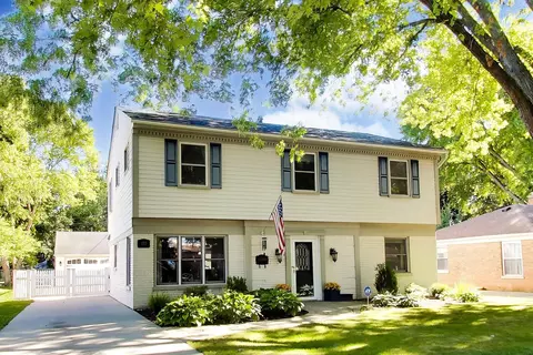 833 E Rockland Rd, Libertyville, IL 60048