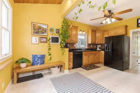 Kitchen - 301 Vale St, Bloomington, IL 61701 photo 4 of 4