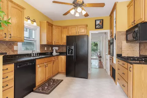 Kitchen - 301 Vale St, Bloomington, IL 61701 photo 2 of 4
