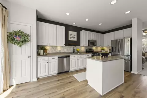 Kitchen - 274 Comstock Dr, Elgin, IL 60124 photo 3 of 3