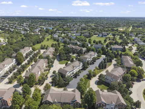 View/Area - 274 Comstock Dr, Elgin, IL 60124 photo 3 of 7