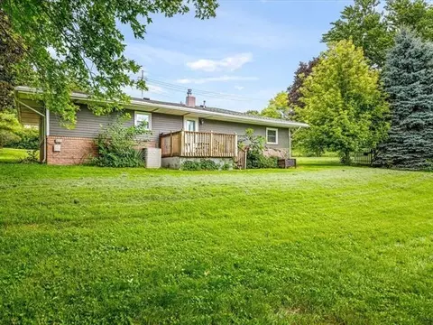 Exterior - 1905 S Walnut Rd, Freeport, IL 61032 photo 7 of 8