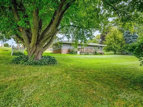 Exterior - 1905 S Walnut Rd, Freeport, IL 61032 photo 8 of 8