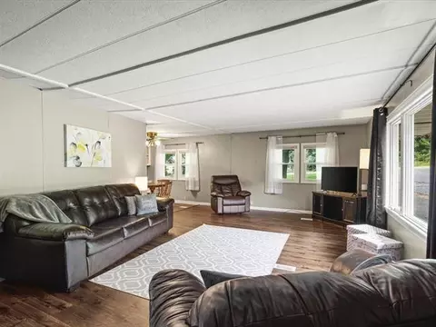 Living - 1905 S Walnut Rd, Freeport, IL 61032 photo 1 of 2
