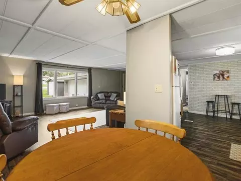 Dining - 1905 S Walnut Rd, Freeport, IL 61032 photo 2 of 2