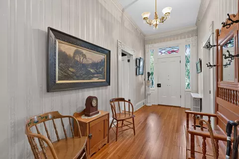Entry Way - 1333 Ottawa Ave, Ottawa, IL 61350 photo 1 of 7