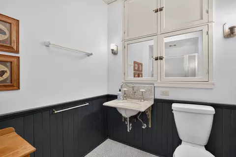 Bath - 1333 Ottawa Ave, Ottawa, IL 61350 photo 2 of 5