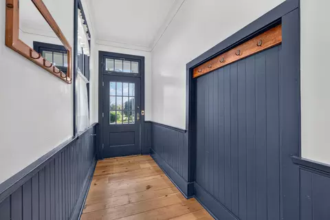 Entry Way - 1333 Ottawa Ave, Ottawa, IL 61350 photo 5 of 7