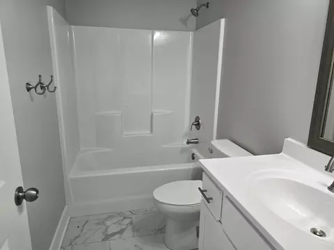 Bath - 600 17th Ave, Silvis, IL 61282 photo 3 of 4