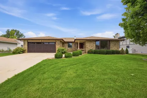 2122 Sherborn Ln, Schaumburg, IL 60193
