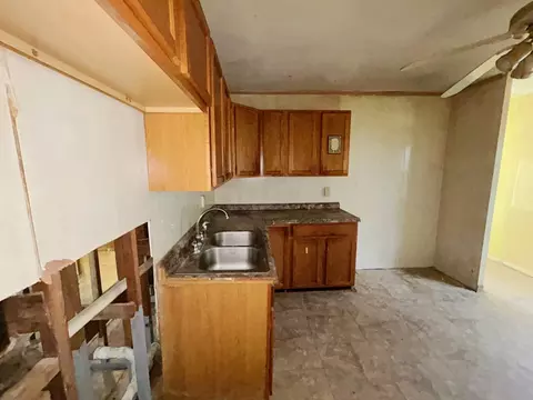 Kitchen - 2675 E Melbrook Dr, Kankakee, IL 60901 photo 2 of 4