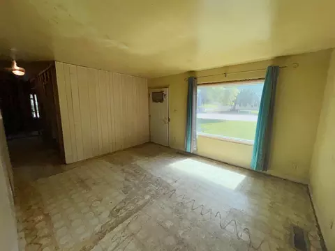 Living - 2675 E Melbrook Dr, Kankakee, IL 60901 photo 3 of 3