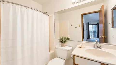 Bath - 4312 W Shamrock Ln #3C, Mchenry, IL 60050 photo 1 of 1