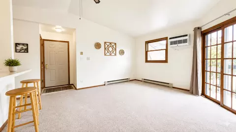 Living - 4312 W Shamrock Ln #3C, Mchenry, IL 60050 photo 1 of 1
