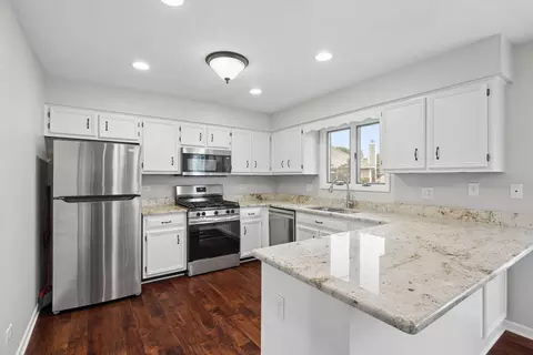 Kitchen - 1803 Chestnut Hill Rd, Plainfield, IL 60586 photo 1 of 2