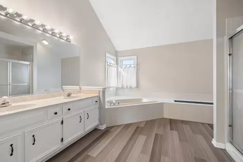 Bath - 1803 Chestnut Hill Rd, Plainfield, IL 60586 photo 2 of 2