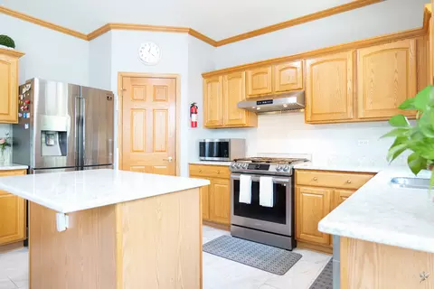 Kitchen - 2212 Caton Ridge Dr, Plainfield, IL 60586 photo 2 of 2