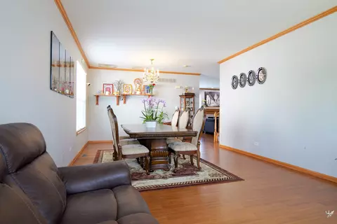 Dining - 2212 Caton Ridge Dr, Plainfield, IL 60586 photo 4 of 5