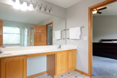 Bath - 2212 Caton Ridge Dr, Plainfield, IL 60586 photo 2 of 8