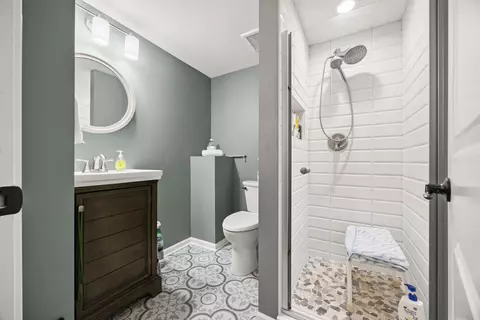 Bath - 301 Arrowhead Dr, Minooka, IL 60447 photo 3 of 3
