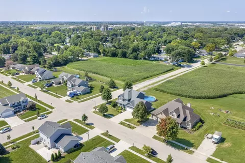 View/Area - 301 Arrowhead Dr, Minooka, IL 60447 photo 6 of 9