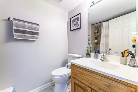 Bath - 7316 40th St #4C, Lyons, IL 60534 photo 3 of 4