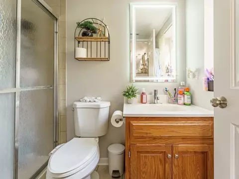 Bath - 7316 40th St #4C, Lyons, IL 60534 photo 1 of 4