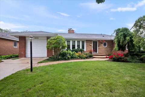 3805 W Jarlath St, Lincolnwood, IL 60712
