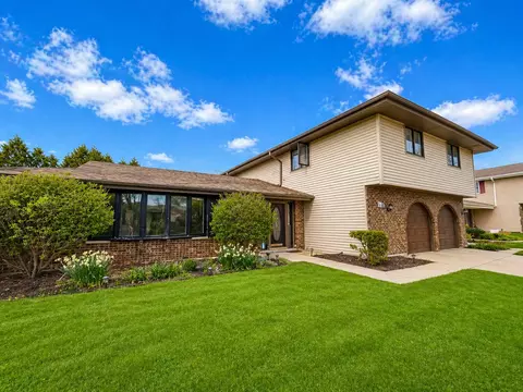 1106 Westfield Ln, Schaumburg, IL 60193