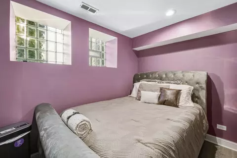 Bedroom - 231 E 59th St #1, Chicago, IL 60637 photo 1 of 5