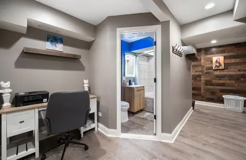 Entry Way - 231 E 59th St #1, Chicago, IL 60637 photo 2 of 2